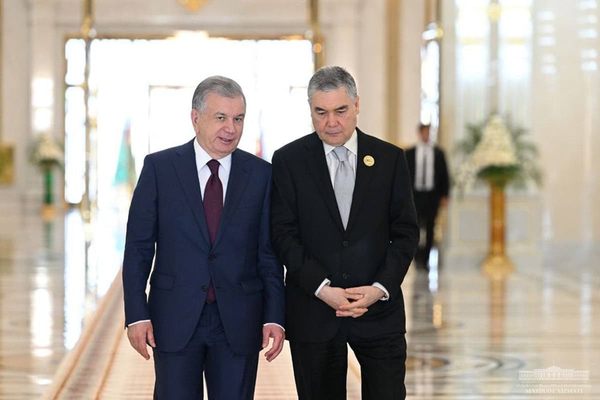 Мирзиёев и Бердымухамедов провели встречу в Ашхабаде