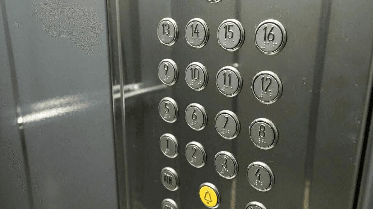 Elevator malfunctions, speeds with people inside in a residential building in Tashkent