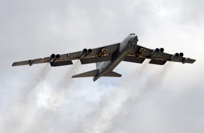 Amerikaning yadro quroli olib yura oladigan bombardimonchisi Sankt-Peterburg tomon uchib manyovr qildi