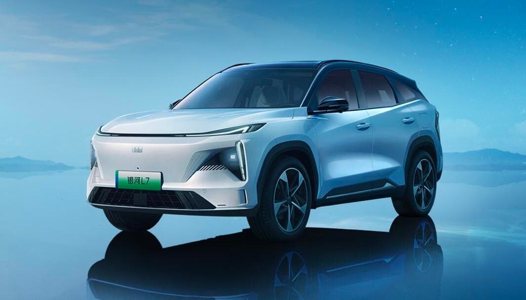 390 ot kuchi, 19,5 ming dollardan boshlanadigan narx - Geely Xitoyda Galaxy L7 krossoverini taqdim etdi