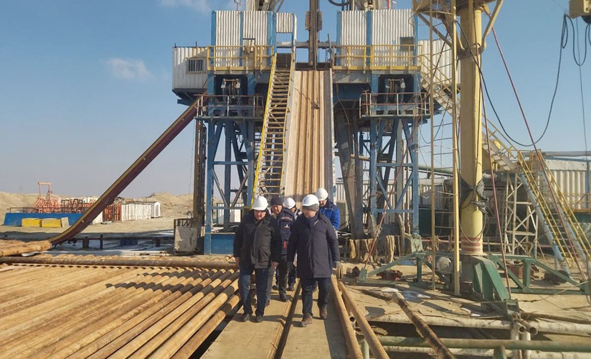 “O‘zbekneftgaz”: Boshqaruv raisi boshchiligidagi “Ishchi guruh” anomal sovuq kunlari konlarda tabiiy gaz qazib chiqarish holatini o‘rganish uchun Muborak neft va gaz qazib chiqarish boshqarmasida bo‘ldi
