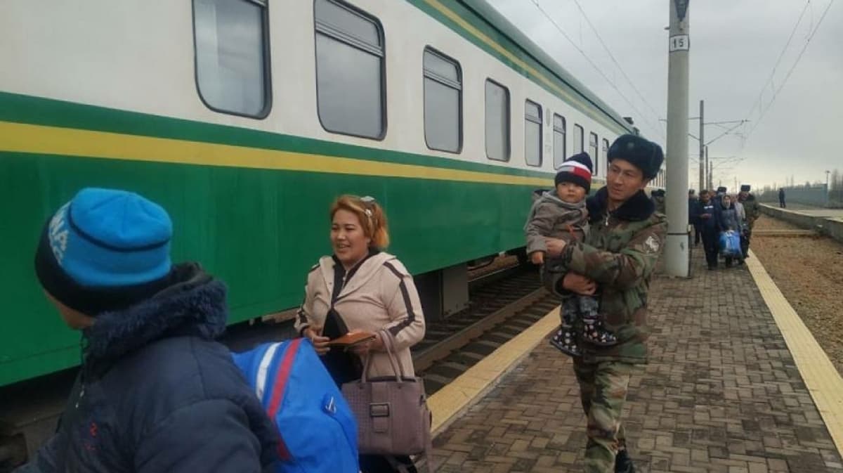Passenger train from Termez to Tashkent comes to a halt due to power outage