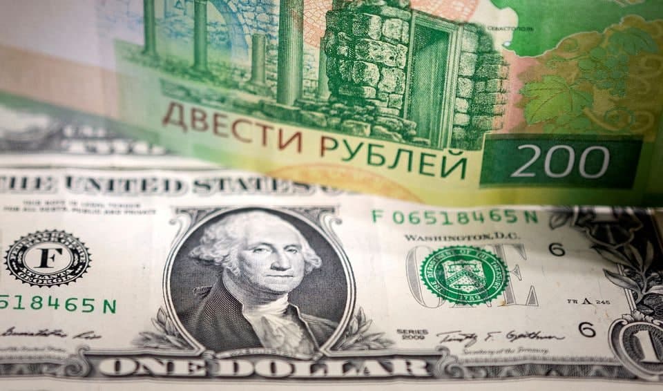 Доллар и рубль вновь подешевели