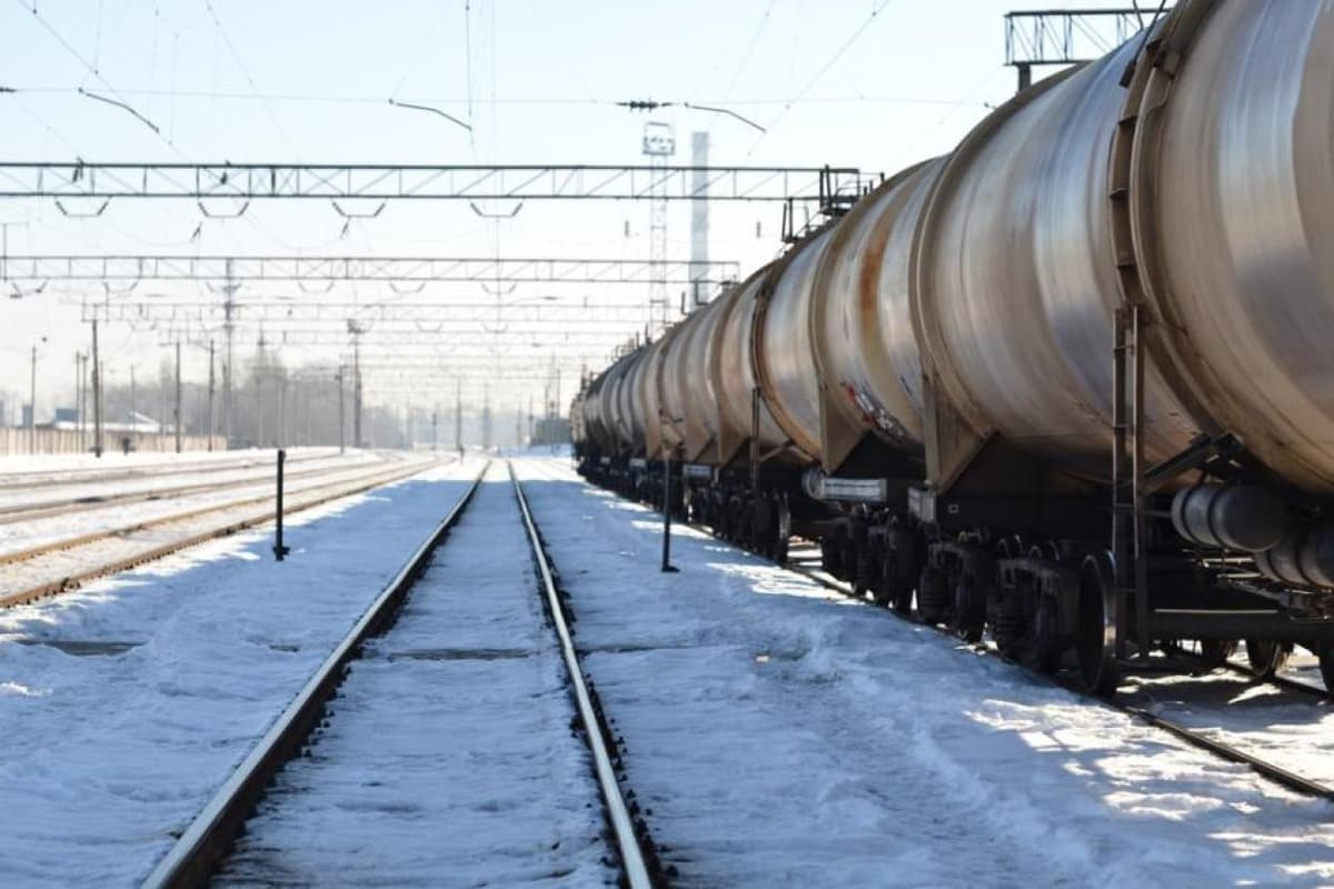Bloomberg: Rossiya nefti bozor narxidan ikki barobar arzonga sotilgan