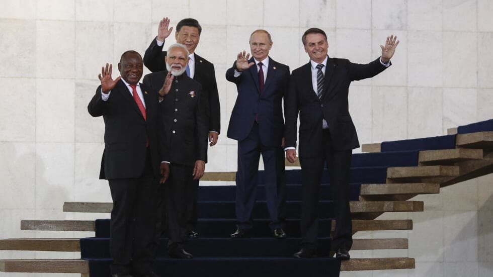 Жанубий Африка BRICS саммитини юзма-юз форматда ўтказади – Путин борадими?