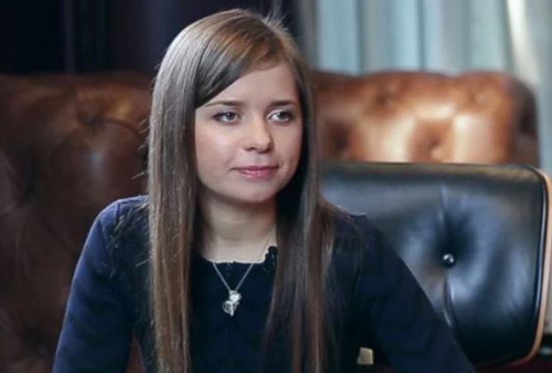 Целовавшая Путина экс-активистка прокремлевского движения получила гражданство Кыргызстана