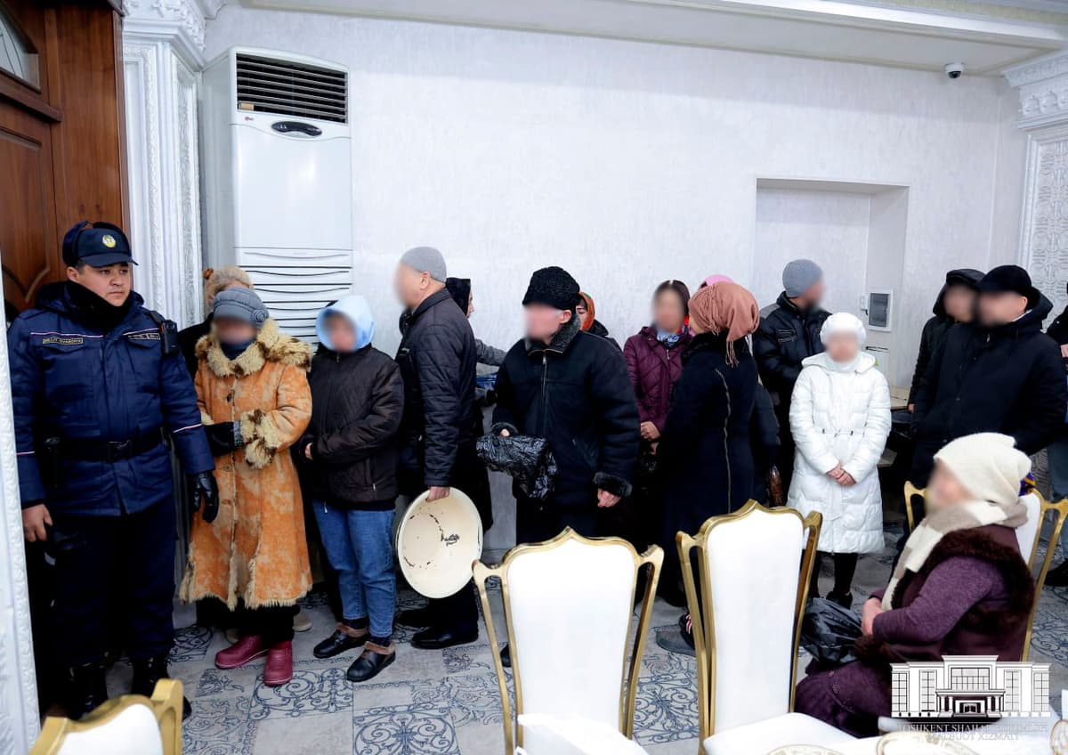 В банкетный зал с тазиком: как раздают бесплатный плов в Ташкенте?