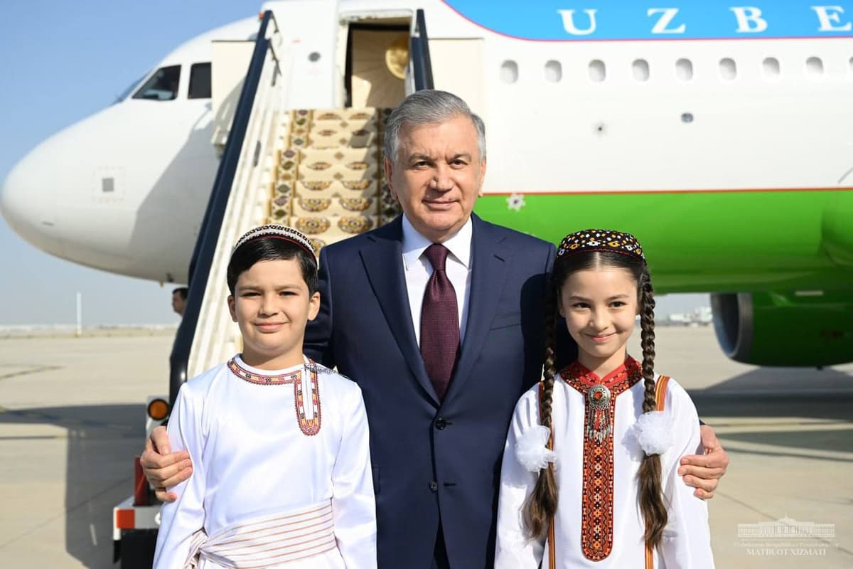 Президент Узбекистана прибыл в Ашхабад