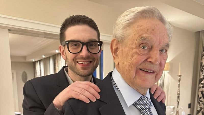 Jorj Soros o‘z biznes imperiyasini boshqarishni o‘g‘liga topshirdi