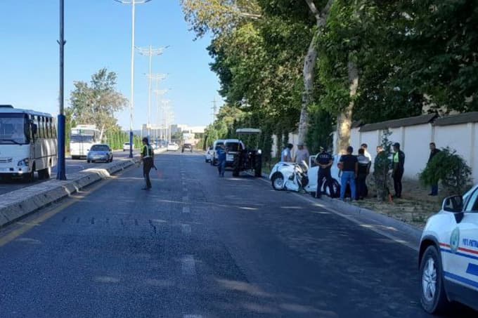 Qibrayda daraxtga urilgan Spark haydovchisi halok bo‘ldi