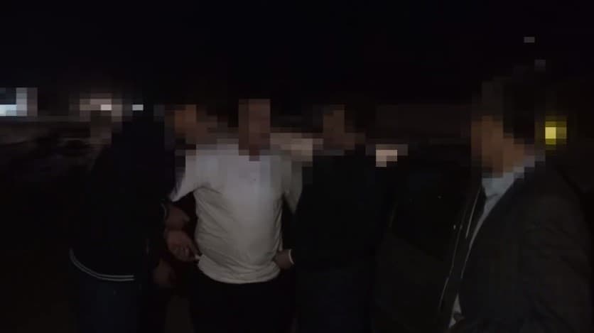 В Джизаке помощника хокима поймали при получении 2000 долларов — видео