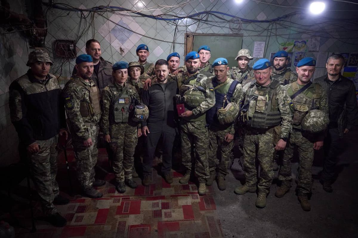 Volodimir Zelenskiy frontga bordi