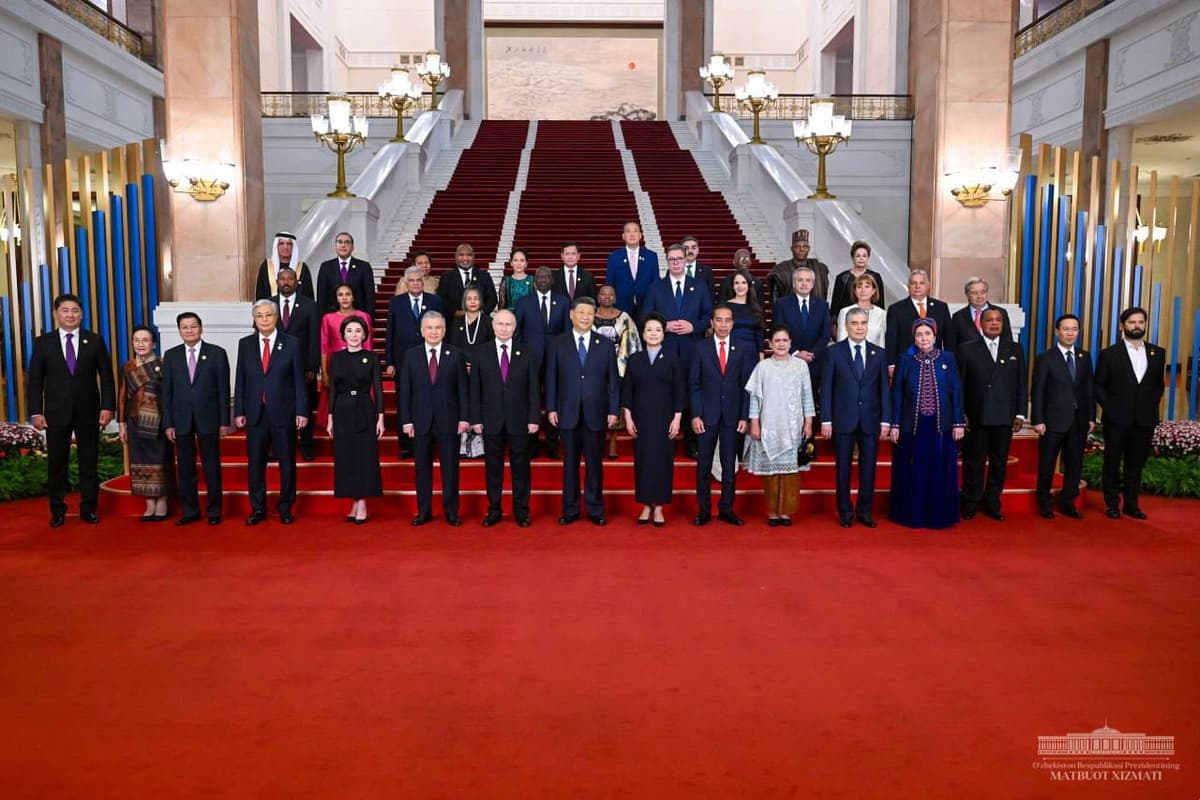 Shavkat Mirziyoyev “Bir makon, bir yo‘l” III xalqaro forumi delegatsiyalar rahbarlarini rasmiy kutib olish marosimida ishtirok etdi