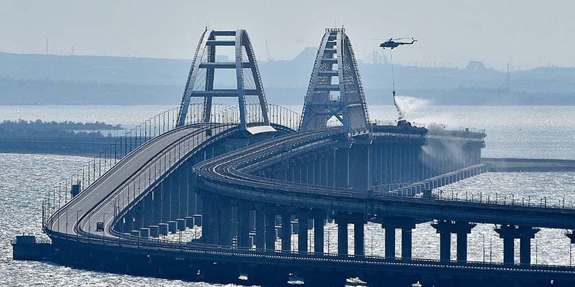 На Крымском мосту произошел взрыв. Что известно на данный момент?