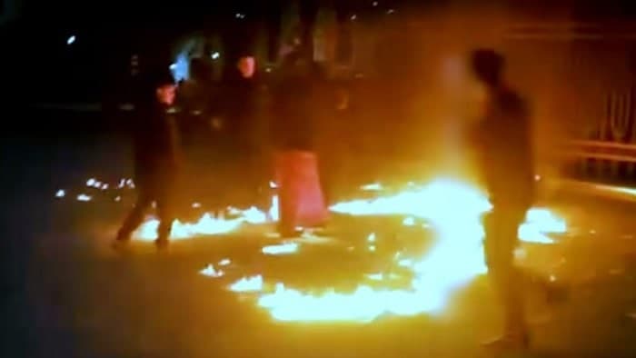 В Фергане женщина пыталась поджечь себя перед зданием УВД