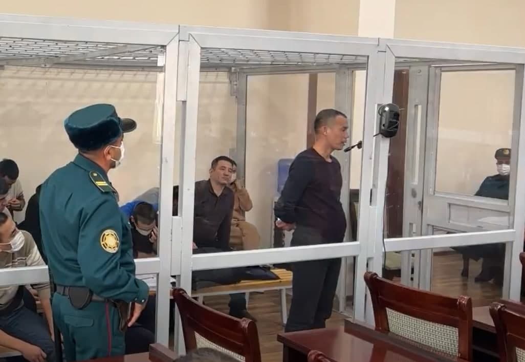 Nukusda Milliy gvardiya xodimining «Makarov» to‘pponchasini olib qo‘ygan shaxs sudda kechirim so‘radi
