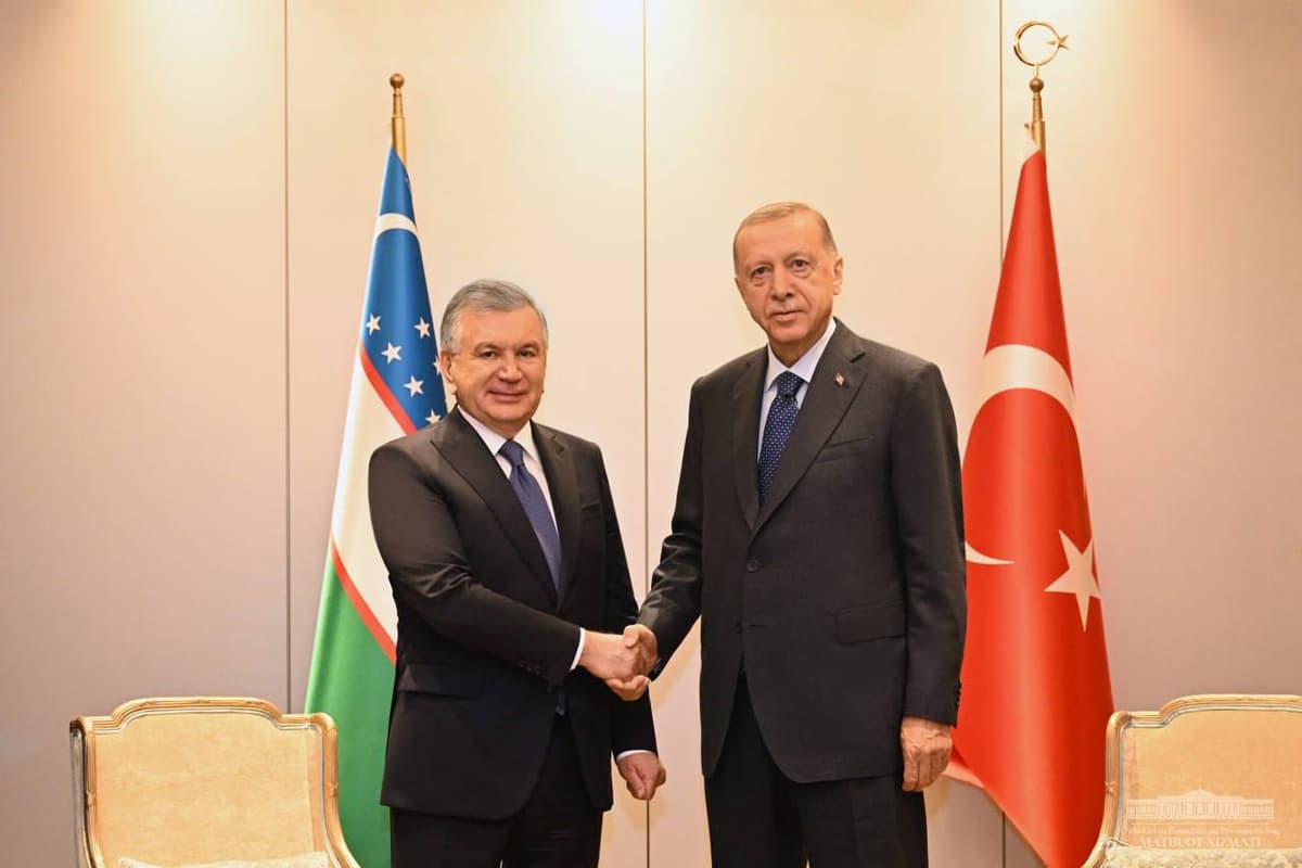 Mirziyoyev meets with Erdoğan in Budapest