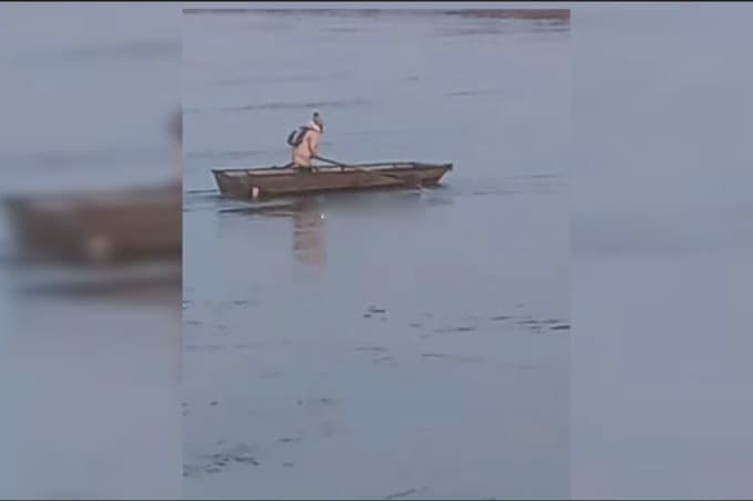 Maktabga qatnashda Sirdaryodan qayiqda suzib o‘tadigan qiz o‘qishini sport markazida davom ettiradi