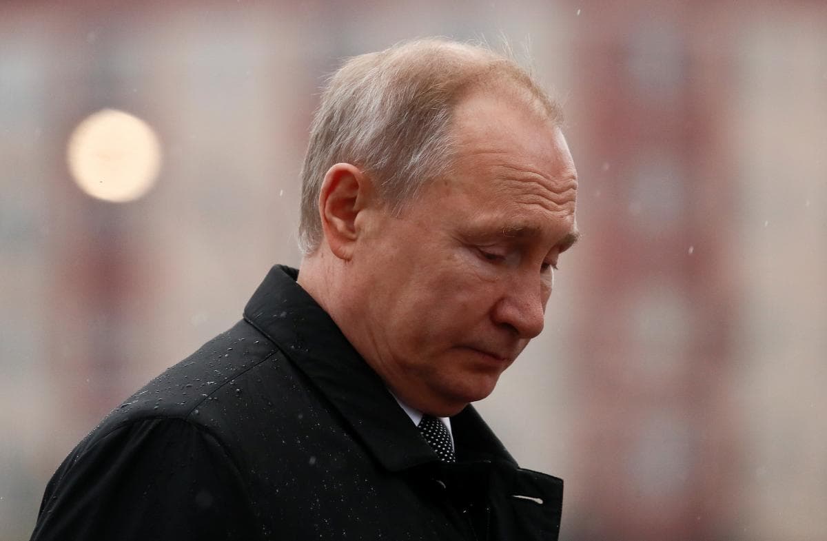Путин Халқаро суд томонидан ҳибсга олиш учун ордер берилган еттинчи давлат раҳбаридир