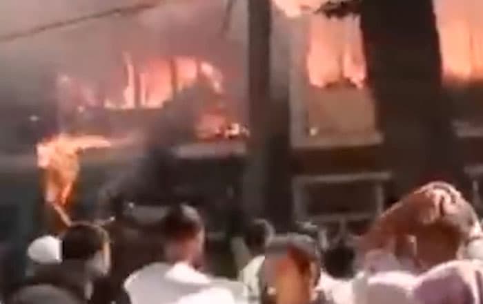 Балиқчи туманидаги бозорда ёнғин чиқди (видео)