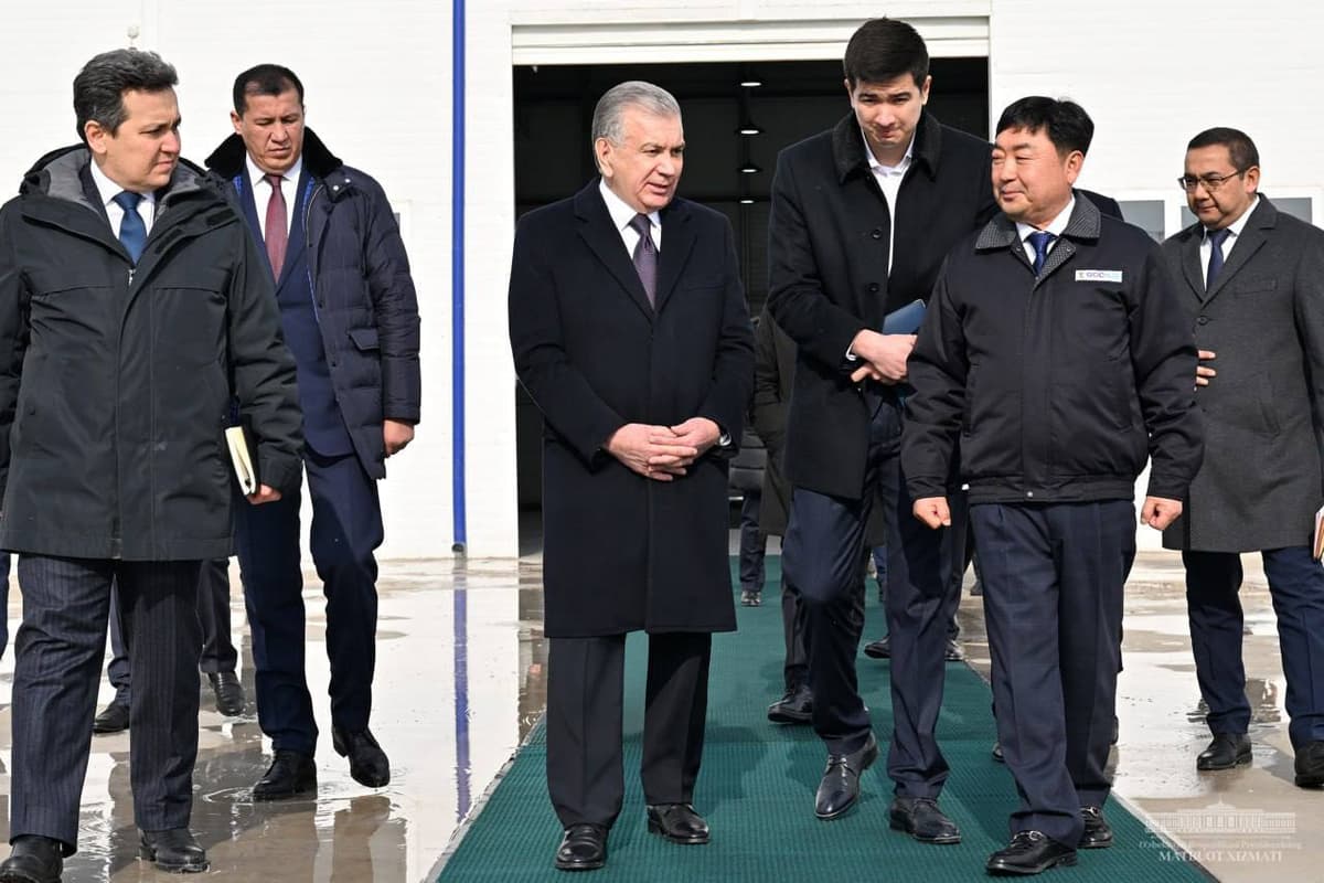 Şavkat Mirziyoyev Jizzaxda işga tuşirilgan sanoat korxonalarini borib kördi