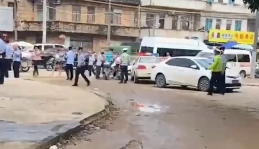 В Китае шесть человек убиты после атаки с ножом в детском саду