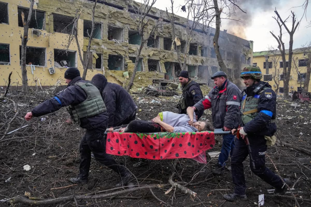 Mariupoldagi kadr - yil surati deb topildi. World Press Photo g‘oliblaridan biri O‘zbekistonda ham suratlar olgan