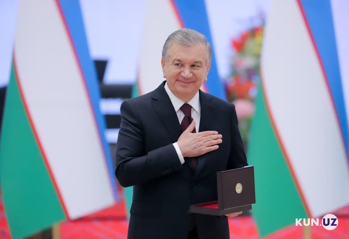 Президент издал указ о награждении работников сферы образования