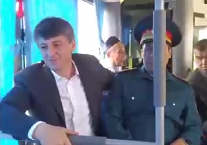 «Немного потерпите, всё исправим»: новый хоким Ташкента прокатился на автобусе
