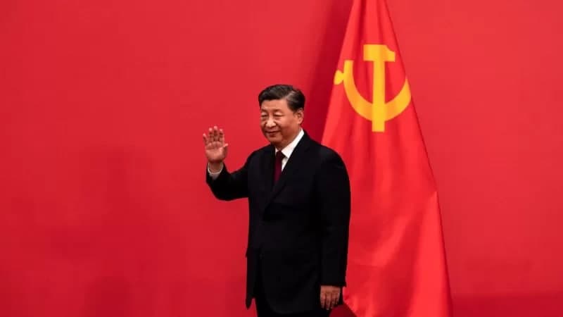 Si Jinping Xitoy rahbarligiga qayta saylandi. Siyosiy byuroda faqat uning tarafdorlari qoldi