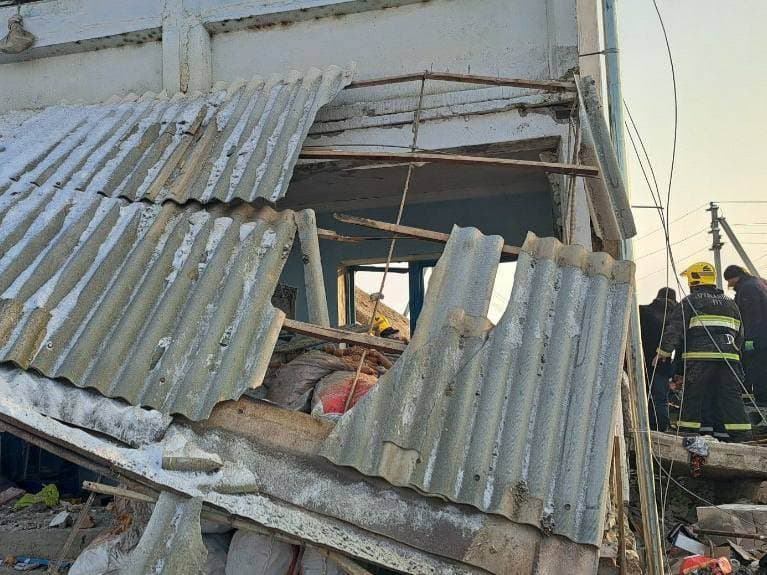 Сирдарёда икки қаватли уйда газ портлади, икки киши ҳалок бўлди