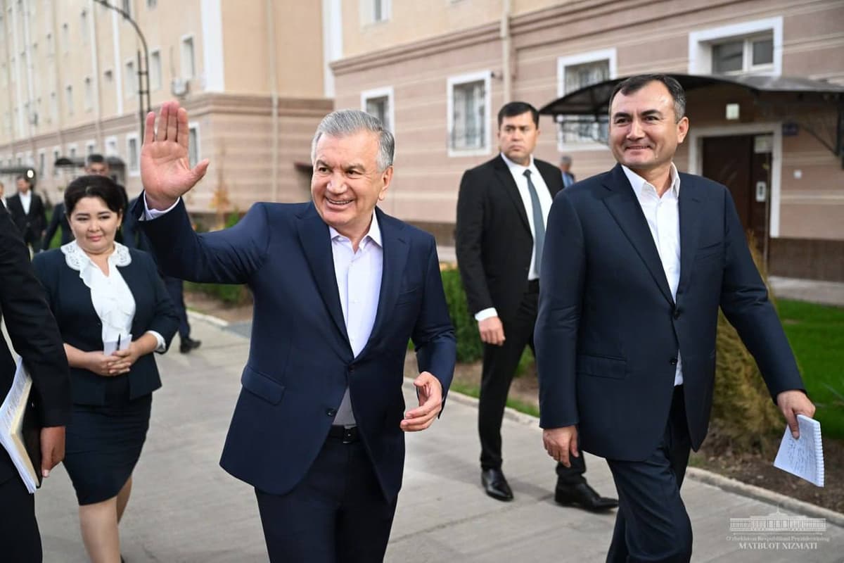 Президент Қаршидаги маҳаллада бўлиб, аҳоли турмуши билан танишди