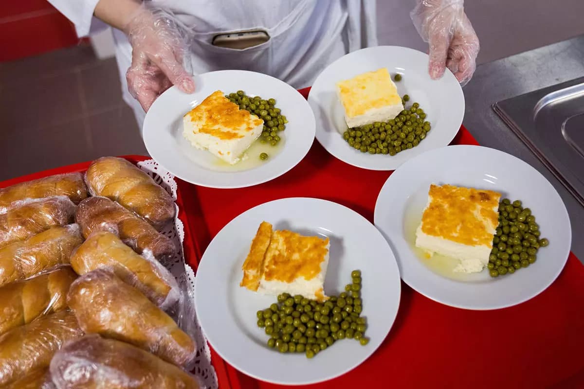 Prigojin kompaniyalari maktablarga ovqat yetkazib berish bo‘yicha tenderlarni boy beryapti