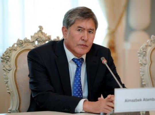 Атамбаев Қирғизистон ҳукуматини истеъфога чиқариш тўғрисидаги фармонини имзолади